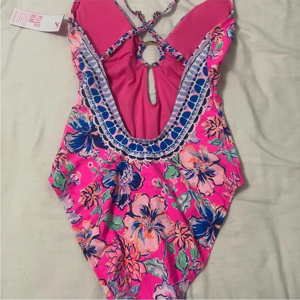 Beautiful Lilly Pulitzer swimsuit - Picture 2 of 7